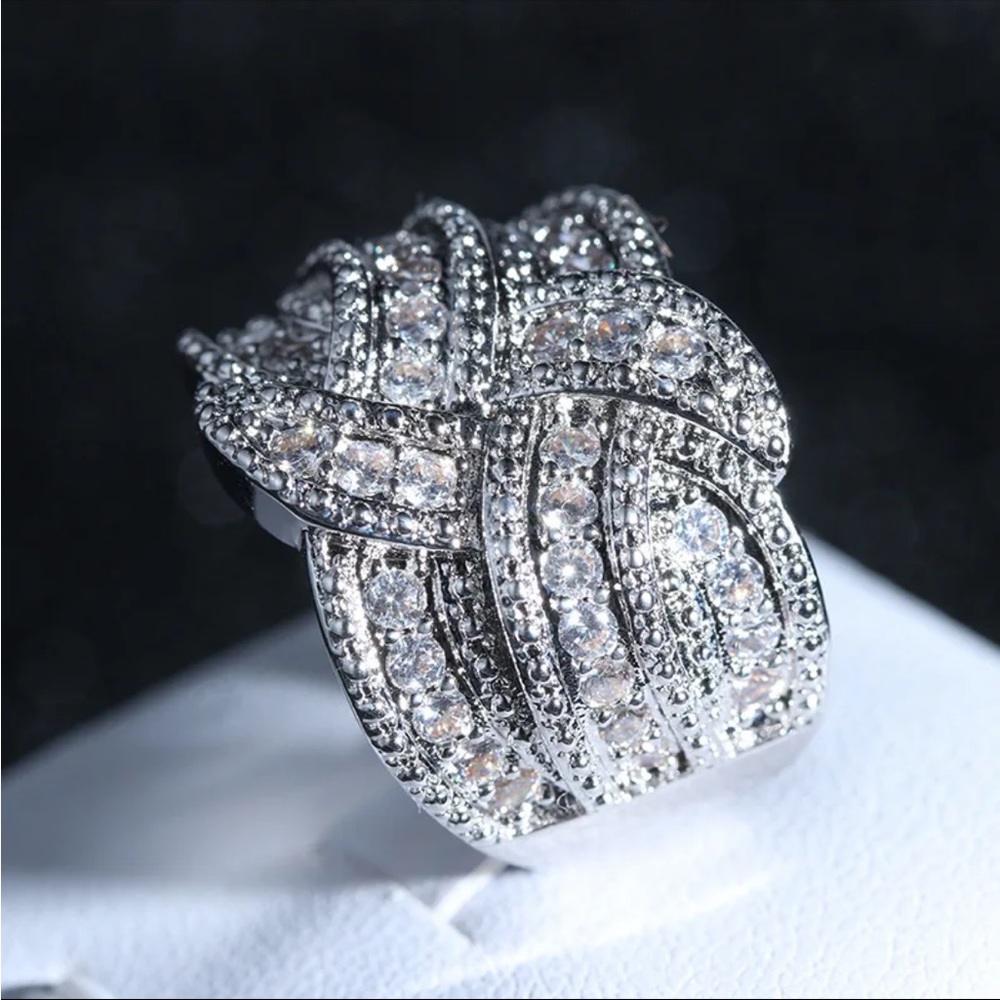 GORGEOUS, Sparkly Statement RING - Size 9